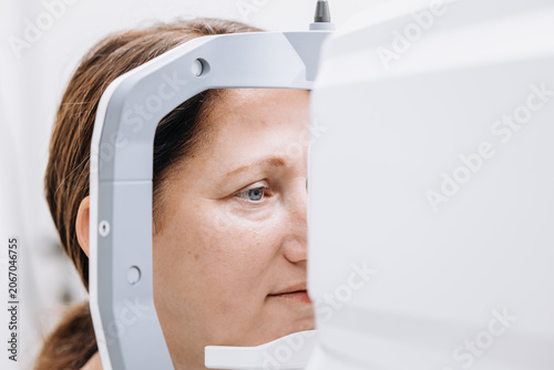 Cuadro en lienzo Close-up of OCT eye examination in an ophthalmology clinic