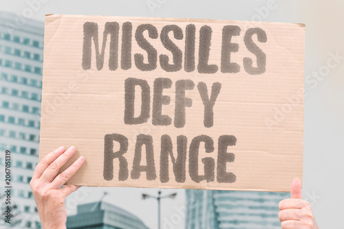 Tableau sur toile "Missiles defy range" Projectiles exceed expected distance capabilities