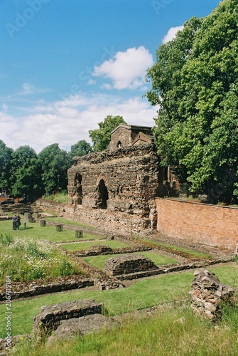Slika na platnu Jewry Wall and St Nicholas' Church, Leicester.