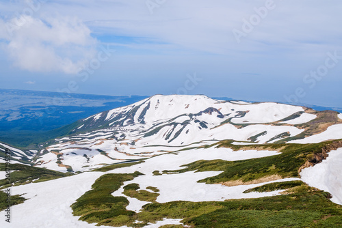 残雪と山の風景
