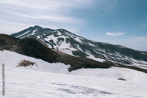 残雪と山の風景