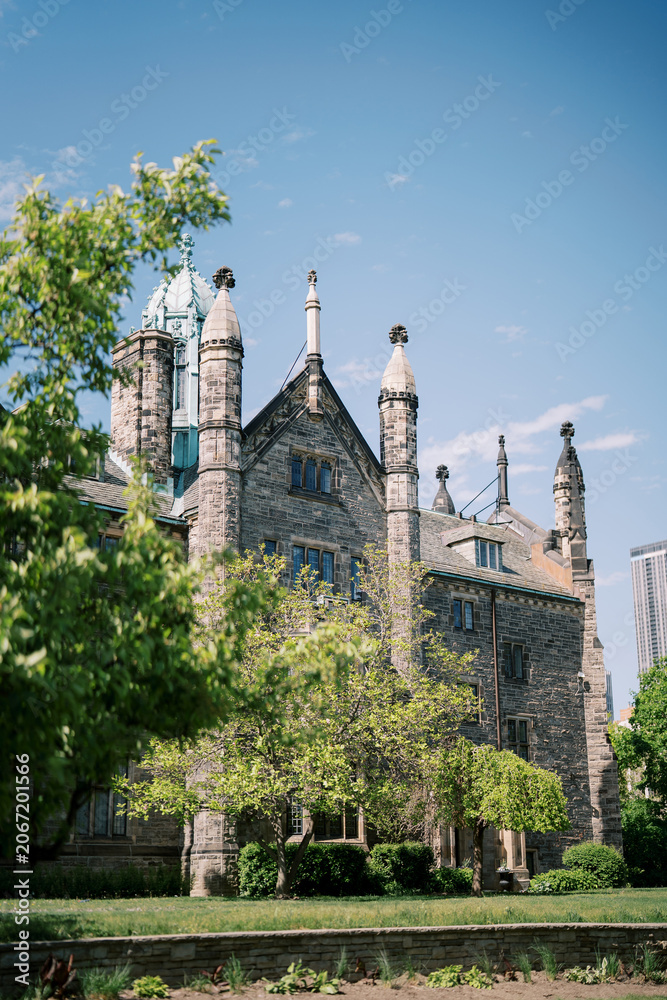 Ταπετσαρία Historic stone building at University of Toronto campus
