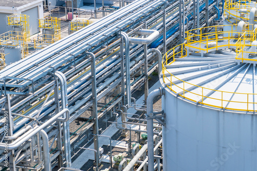Tableau sur toile Aerial view of an oil refinery and chemical plant with large storage tanks and e
