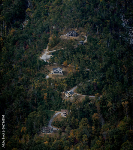 Fotografija Mountain Retreats Nestled Among Forest