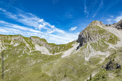 Fotografia Aerial view of Barbarossa peak and Pizzo di Petto peak, Orobie mountains