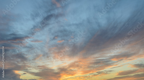 Obraz na plátne Vibrant sunset hues blend seamlessly across the sky at dusk over tranquil waters