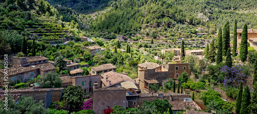 Foto Historic village of Deia on the island of Majorca in Spain