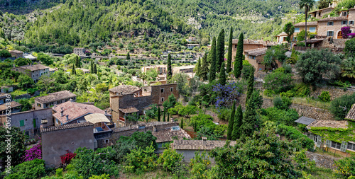 Foto Historic village of Deia on the island of Majorca in Spain