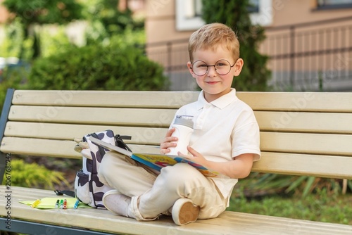 Εκτύπωση καμβά Child Reading Book During School Break Outdoors