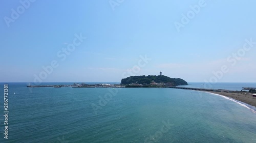 高度から撮影した江ノ島と海