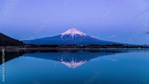 夕方の田貫湖湖畔から水面に映る紅富士Timelapse