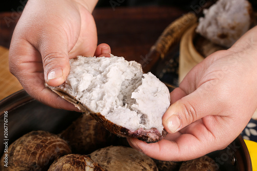Valokuva Fresh Taro Root Cut Open - Guangxi Vegetable