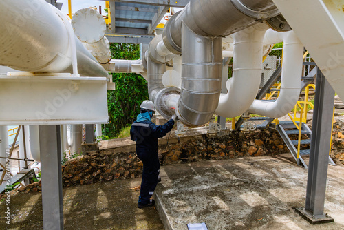 Obraz na plátně Male worker inspection and measurement thickness pipeline oil and gas at check r