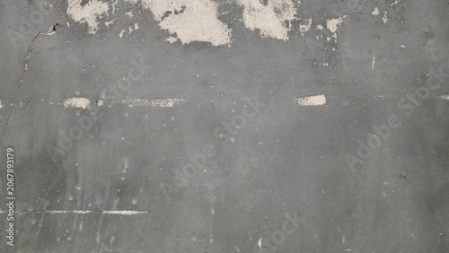 Cuadro en lienzo The old gray cement walls were stained, and the surface was peeling in flakes