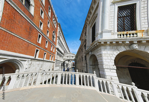 Canvas Print Bridge of Sighs and Doges Palace under blue sky in Venice Italy