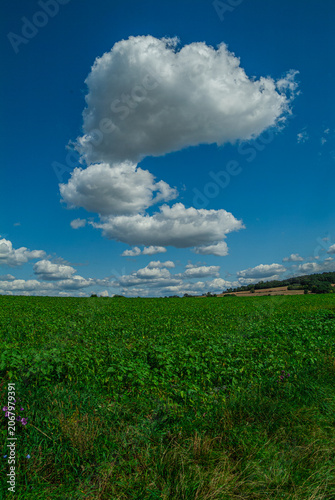 Foto Wolken über einer Kulturlandschaft