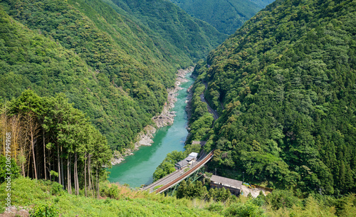 Quadro su tela 四国山地を縫う小歩危峡のエメラルドグリーンの渓谷