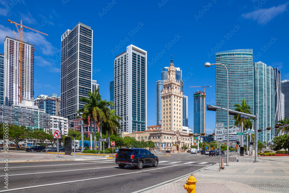 Obraz premium Miami cityscape with blue sky