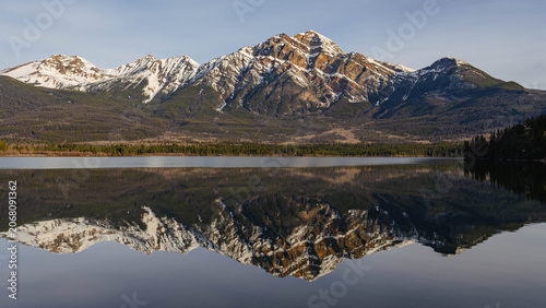 Reflection at Lake Pyramid 16x9 Wallpaper
