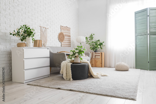 Modern minimalist living ro...