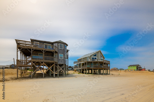 Konstfotografi Beach homes on the verge of being washed away on the outer banks of North Caroli