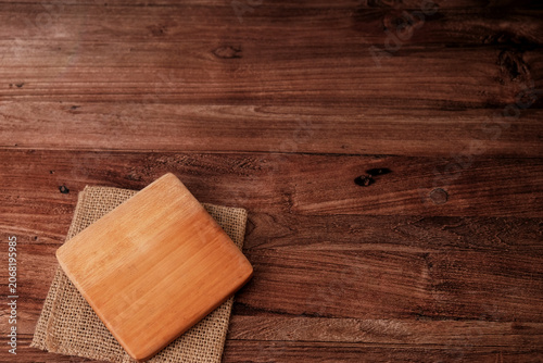 Canvastavla Wooden cutting board sits atop burlap cloth