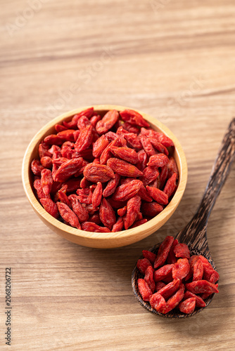 Canvastavla Organic dried goji berries in a wooden bowl with spoon