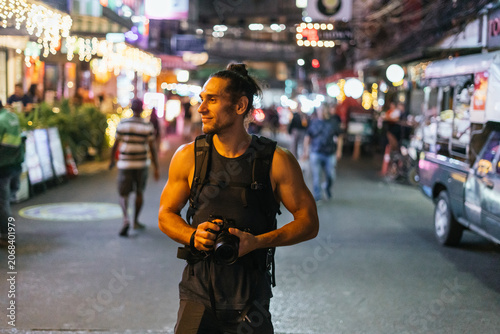 Photos Male photographer enjoying vibrant urban night street