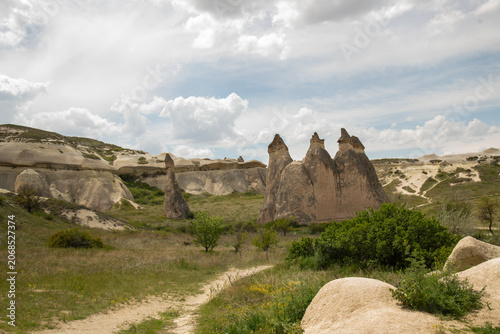 Foto panorama of ancient structures in Goreme National Park in Cappadocia