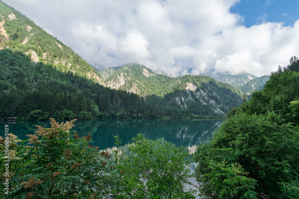 Obraz premium Jianzhu Lake Scenic Area in Jiuzhai Valley Scenic Area, Aba Prefecture, Sichuan Province, China