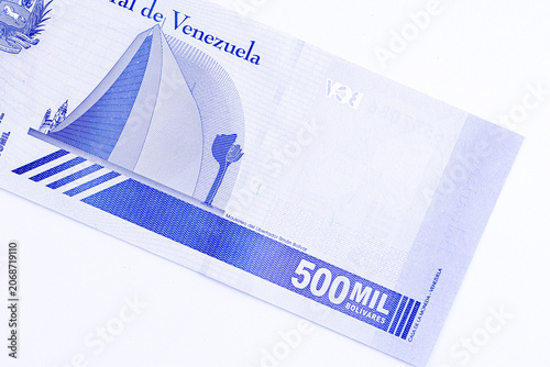 This image showcases the reverse side of a 500,000 (500 Mil) Venezuelan Bolívares Soberanos banknote, issued by the Banco Central de Venezuela in 2020.