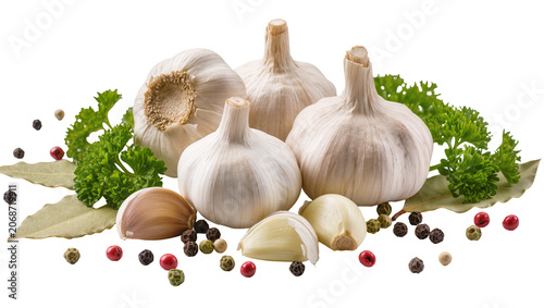 Photos Garlic bulbs and cloves with parsley and peppercorns