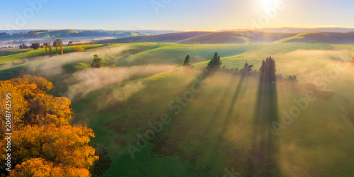 Fotografía Aerial shot of autumn countryside fields shrouded in morning mist