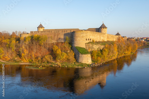 Canvastavla The ancient Ivangorod Fortress on a sunny October evening