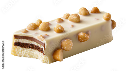 Fotografía White chocolate bar with macadamia nuts and layers of chocolate and cream