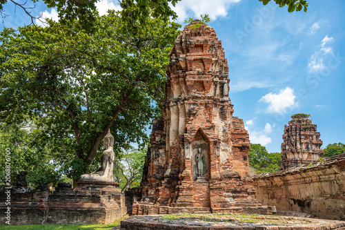 Cuadro en lienzo Wat Mahathat Ayutthaya, Ancient Thailand Temple Ruins, Historical Tourism Landsc