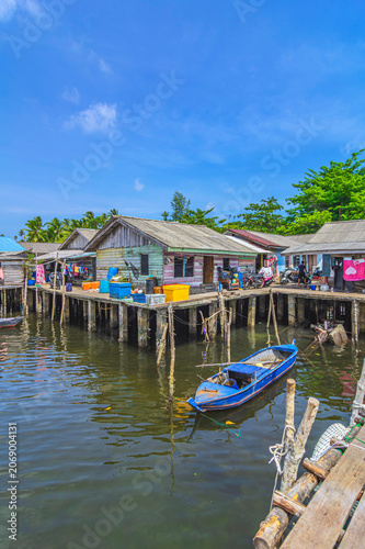 Berakit liegt an der nordöstlichen Spitze der Insel Bintan nördlich der Trikora-Küste, Panglong Village, und ist die Heimat der größten Gemeinschaft von Seezigeunern in Bintan, Indonesien