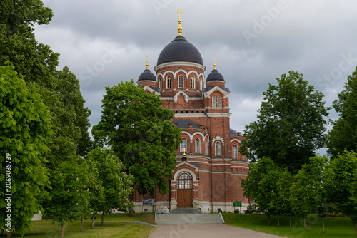 Obraz na płótnie Cathedral of the Vladimir Icon of the Mother of God in the Spaso-Borodinsky Monastery on a cloudy May day