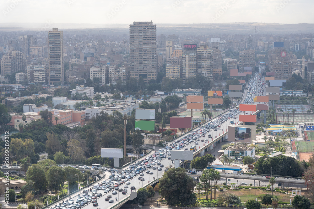 Obraz premium High-angle view of traffic on Nile bridge in Cairo