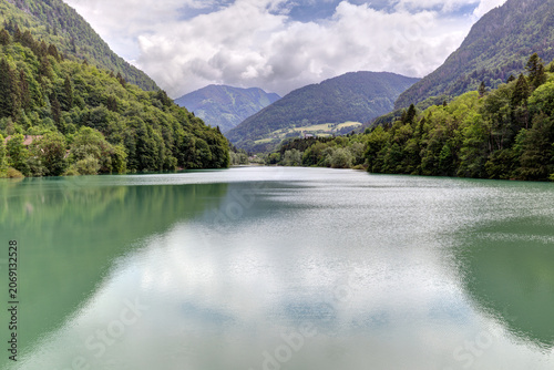 Schilderij op canvas Le barrage de Jotty à La Vernaz dans le département de Haute Savoie