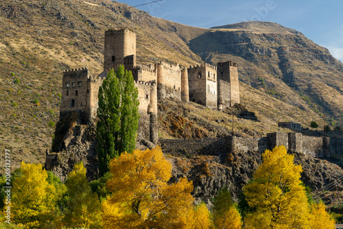 Bild auf Leinwand Khertvisi fortress, one of the oldest fortresses in Georgia, located on a high rocky hill at the confluence of the Kura and Paravani rivers