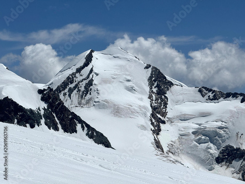 Alpine wonderland Matterhorn Glacier Paradise, Switzerland - Alpenparadies Matterhorn Glacier Paradise, Schweiz - Paradis alpin Matterhorn Glacier Paradise, Suisse - Paradiso alpino Matterhorn Glacier