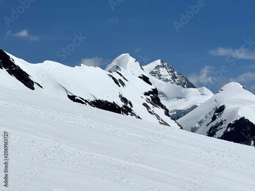 Alpine wonderland Matterhorn Glacier Paradise, Switzerland - Alpenparadies Matterhorn Glacier Paradise, Schweiz - Paradis alpin Matterhorn Glacier Paradise, Suisse - Paradiso alpino Matterhorn Glacier