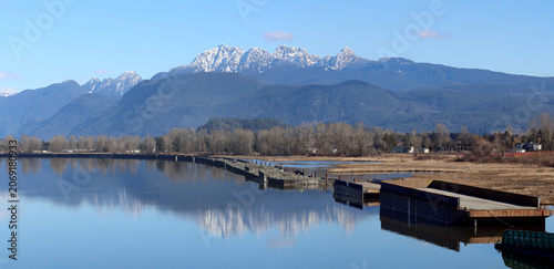 фотографія Sunny windless day with first snow in the mountains