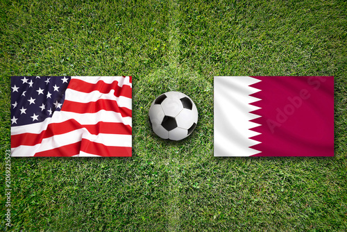 USA vs. Katar flags on a soccer field