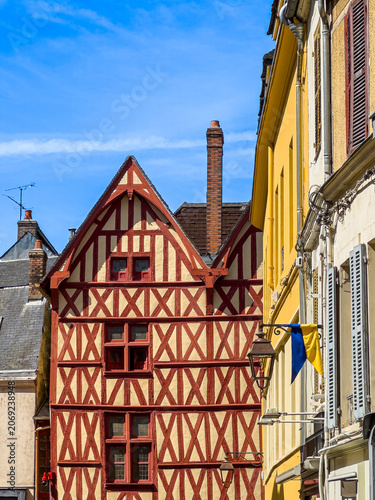 Cultural Heritage Explored: Discovering Auxerre's Timeless Street Scenes