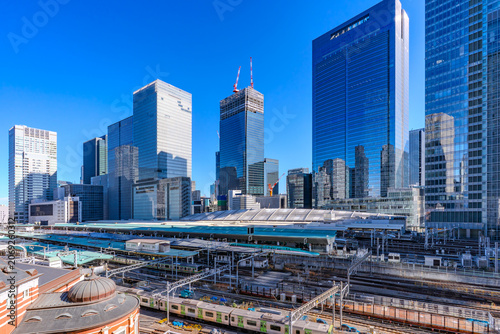 東京・八重洲に広がる高層ビル群の都市風景