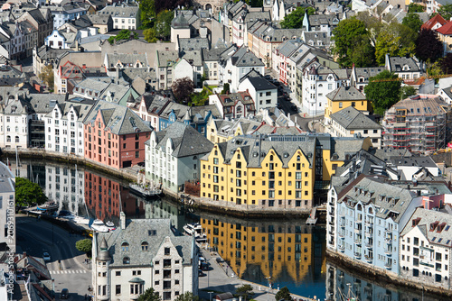 Tableau sur toile Colorful Waterfront Buildings Reflected in Harbor of Ålesund Norway