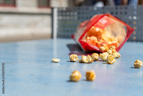 Plakat w ramie Spilled popcorn left on outdoor table after children's party