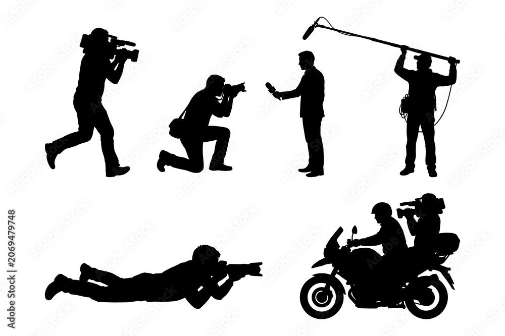 Obraz premium News crew and media professionals silhouettes with video cameras boom microphone and interviewer recording content.